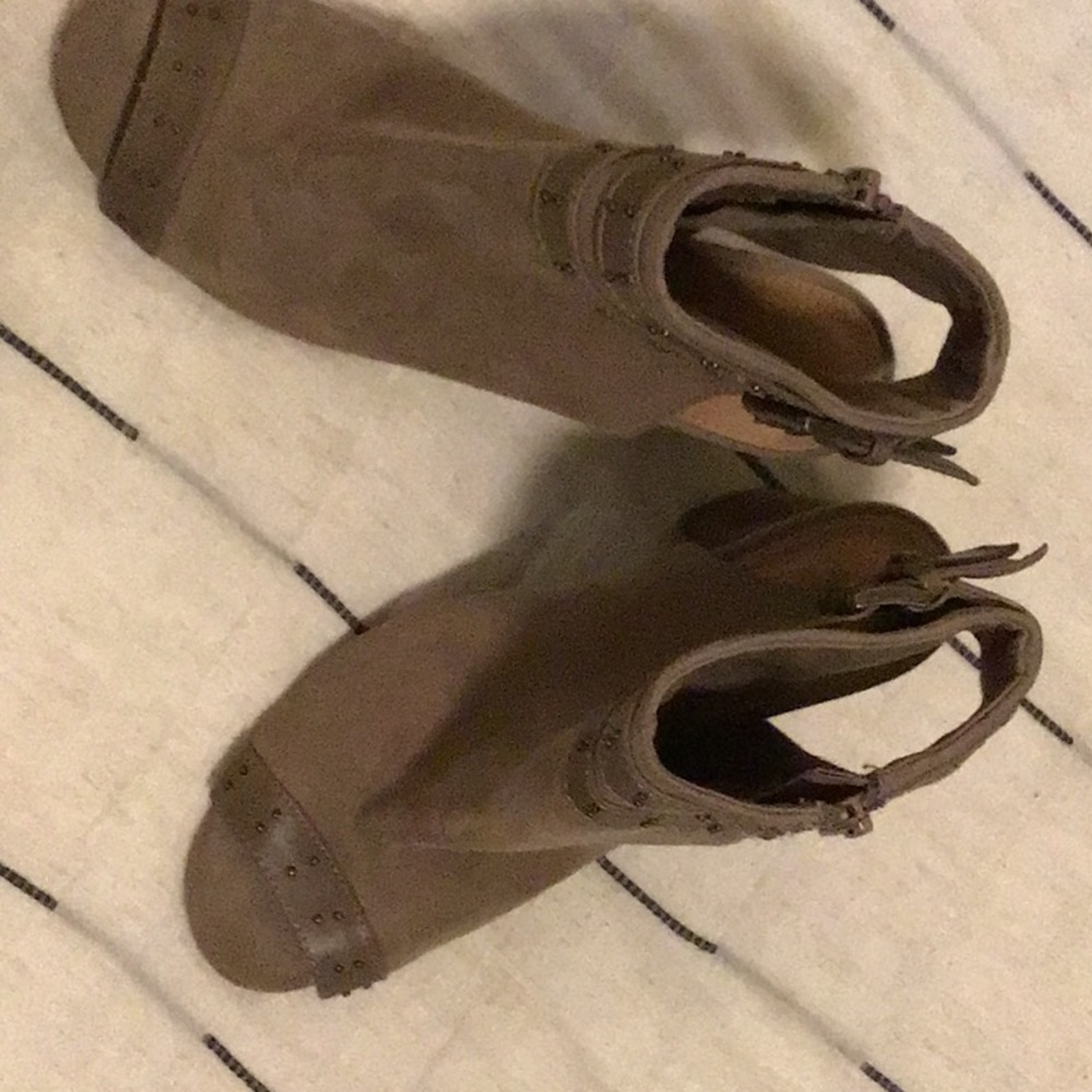 camel colored booties - Picture 2 of 4